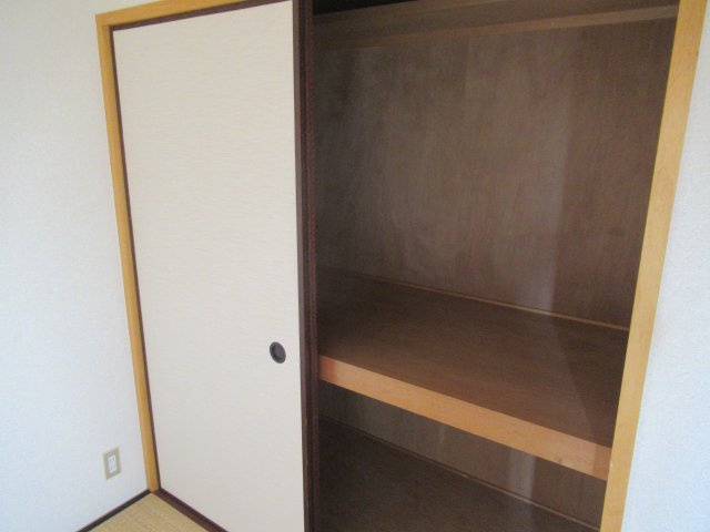 ハイツ西本町の収納