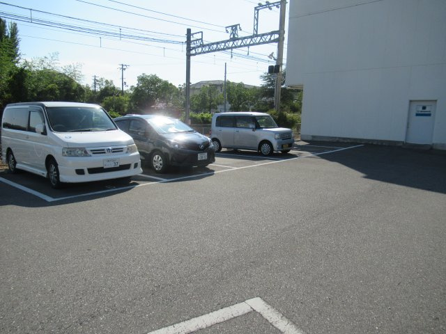 ハイツ西本町の駐車場