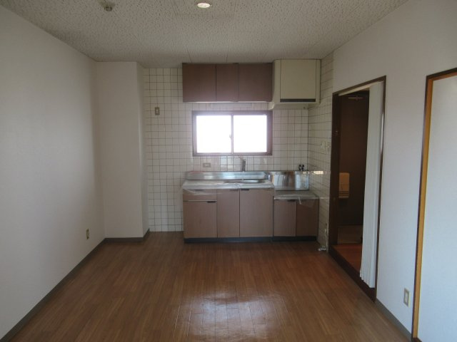 ハイツ西本町の居間・リビング