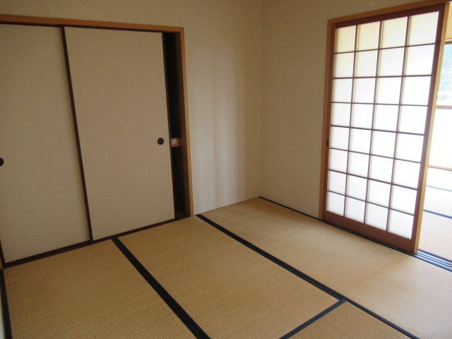 ハイツ西本町の和室