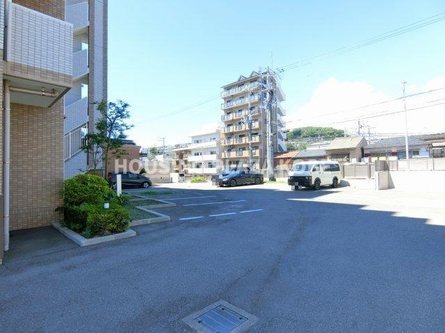アルファステイツ神戸塩屋シーサイドテラスⅡの駐車場