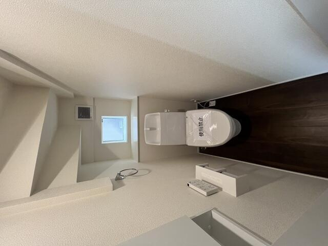 沼津市豊町の新築一戸建|トイレにも収納があります。