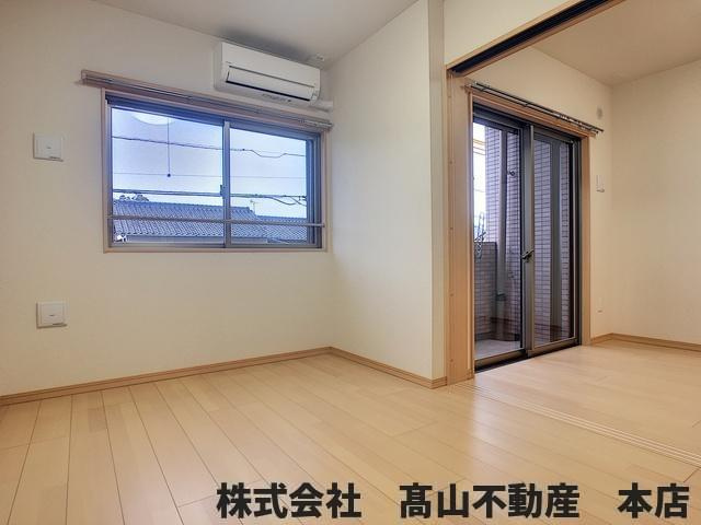 ロイヤルパークタウンBの居間・リビング