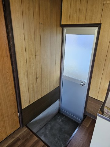 彦根市稲部町の一戸建ての内装|勝手口もあります