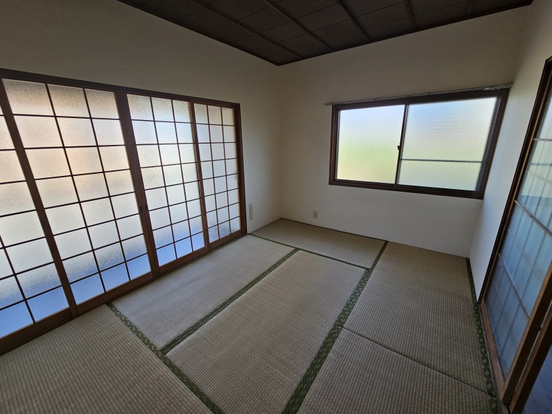 彦根市稲部町の一戸建ての和室|リビング代わりにもなる和室です