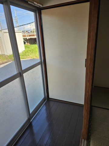 彦根市稲部町の一戸建ての内装|道路側に広縁があります