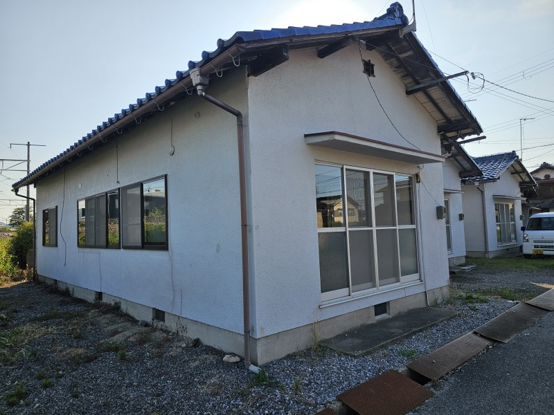 彦根市稲部町の一戸建ての外観|一軒家なのでアパートのようにお隣とは接していません。