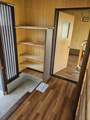 彦根市稲部町の一戸建ての玄関
