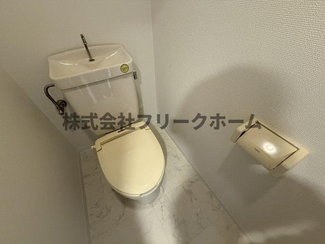三鷹市深大寺２丁目の賃貸マンションのトイレ
