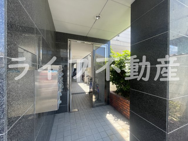 高井田西ハイツのエントランス