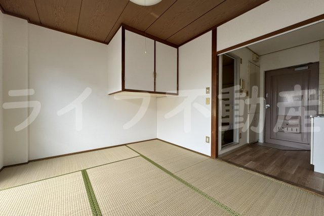ユタカハイツの居間・リビング|ゆったりとした居間です