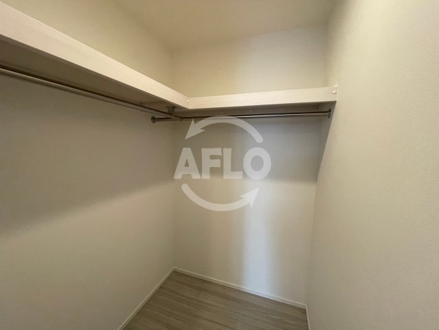 Brillia Tower堂島　中之島小学校区の収納|Brillia Tower堂島　ウォークインクローゼット