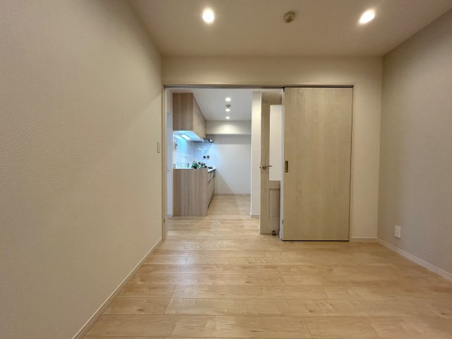 納戸はもう部屋として造られ、事実上の３部屋として使える。ペットも飼える１０階は、普通の間取りとはちょっと違う、それが楽しけりな、『マイキャッスル新横浜ロイヤルステージ』リノベーションの洋室|洋室です