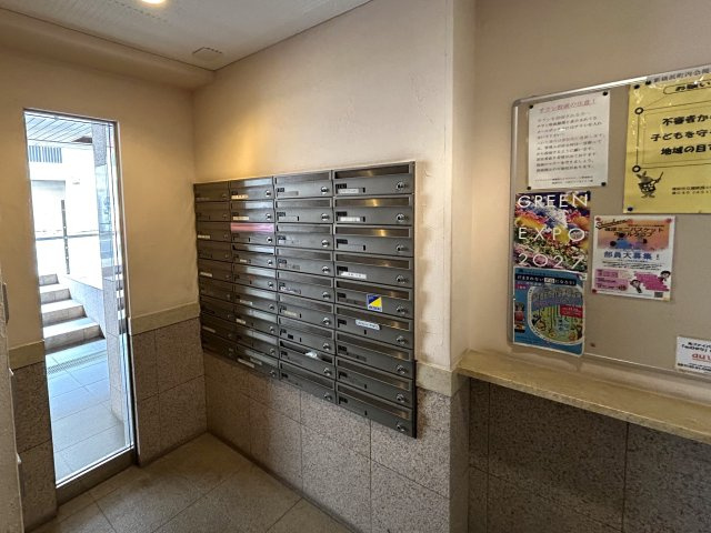 納戸はもう部屋として造られ、事実上の３部屋として使える。ペットも飼える１０階は、普通の間取りとはちょっと違う、それが楽しけりな、『マイキャッスル新横浜ロイヤルステージ』リノベーションの設備