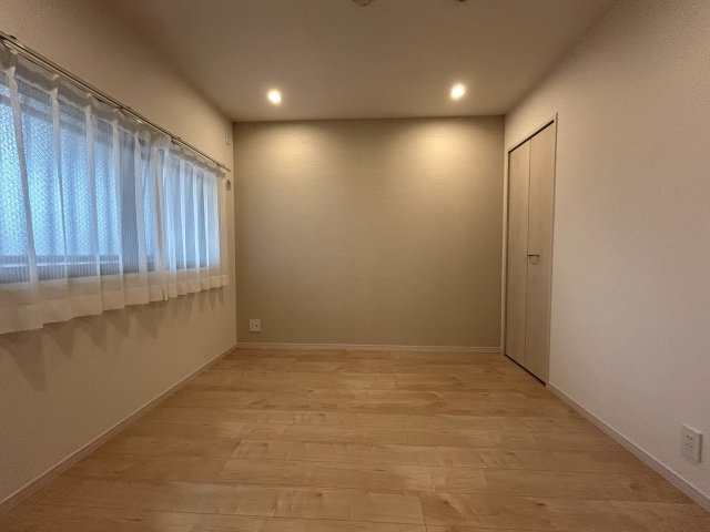 納戸はもう部屋として造られ、事実上の３部屋として使える。ペットも飼える１０階は、普通の間取りとはちょっと違う、それが楽しけりな、『マイキャッスル新横浜ロイヤルステージ』リノベーションの収納|納戸扱いです