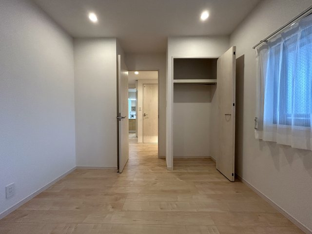 納戸はもう部屋として造られ、事実上の３部屋として使える。ペットも飼える１０階は、普通の間取りとはちょっと違う、それが楽しけりな、『マイキャッスル新横浜ロイヤルステージ』リノベーションの収納|納戸扱いです