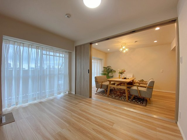 グリーンコーポ川口の洋室|独立性が高く落ち着いた時間を過ごせる洋室6.01帖！ゆとりある広さを確保しているため、大型の家具や収納も無理なく配置可能です。快適な睡眠環境を整えやすく、プライベート空間として重宝するお部屋です。