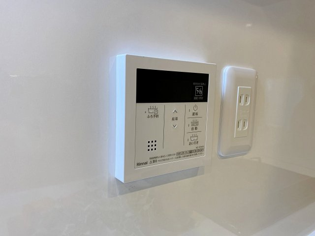 グリーンコーポ川口の発電・温水設備|スイッチひとつでいつでも適温のお湯を張れる便利な追い炊き機能付き！生活リズムが異なるご家族でも、それぞれが好きなタイミングで温かいお風呂に入れます。毎日のバスタイムをより快適にする人気設備です。