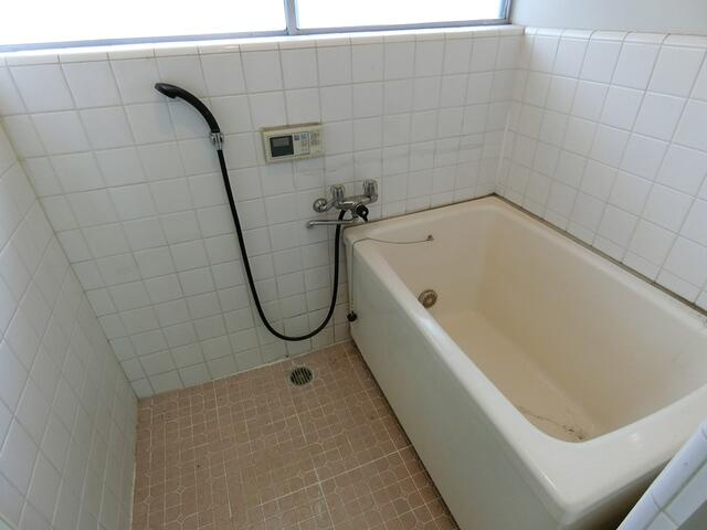 松戸市　常盤平西窪町戸建て　二世帯住居の浴室|（２階）