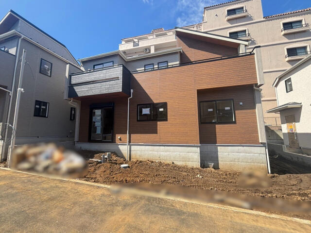 ブルーミングガーデン　柏市松ケ崎３棟／１期２号棟の前面道路含む現地写真