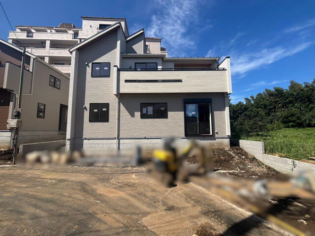 ブルーミングガーデン　柏市松ケ崎３棟／１期３号棟の前面道路含む現地写真