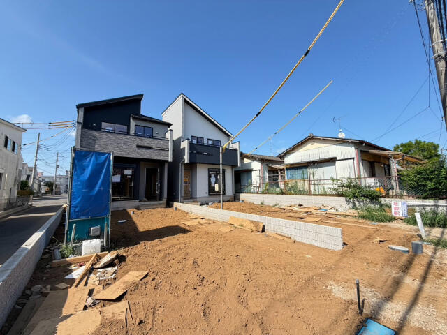 ブルーミングガーデン　柏市酒井根５丁目２棟／１期２号棟の前面道路含む現地写真|8.10外観写真