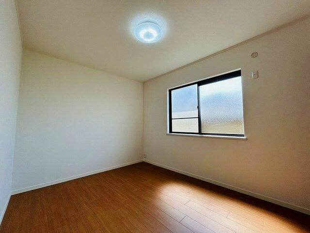 柏市大井１３５－１７の洋室|２階北西洋室約６帖の様子