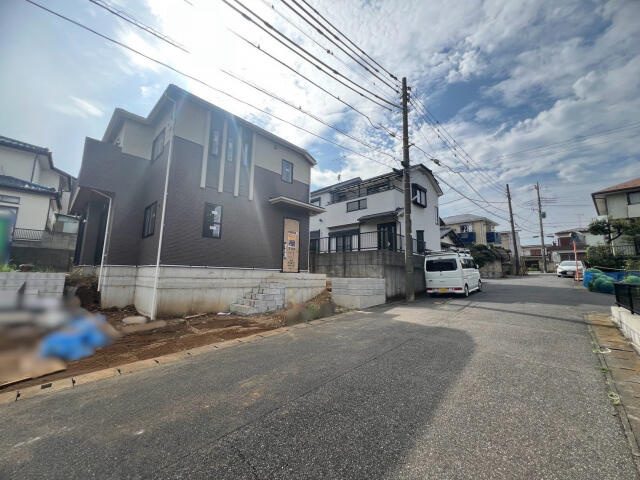 ブルーミングガーデン　柏市南逆井２丁目１棟／１期１号棟の前面道路含む現地写真|外観写真（撮影日2026.8.1）