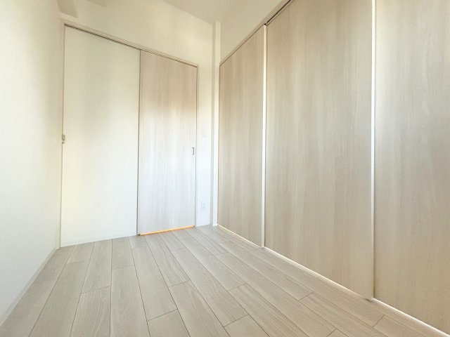コンフォリア・リヴ東三国駅前ソルテラスの洋室