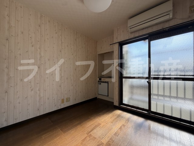 トマトハイツ菱屋西の居間・リビング|こちらのリビングで趣味の時間をお楽しみください