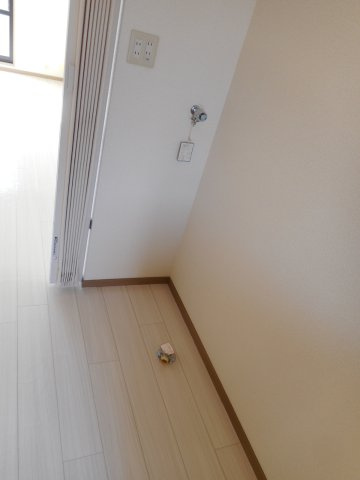 洗濯機置き場と冷蔵庫置き場はキッチンの横にございます♪