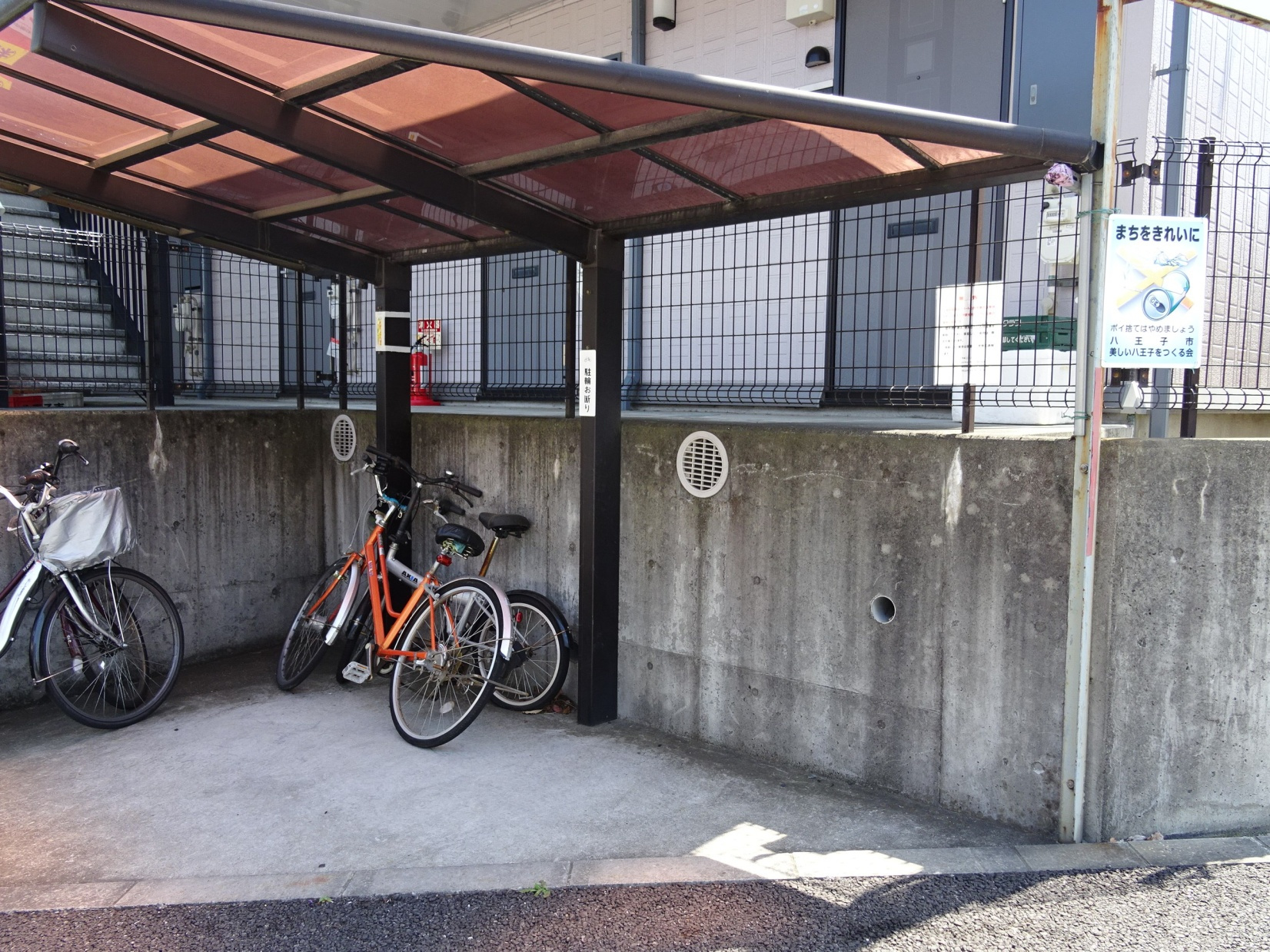 敷地内の駐輪場です♪