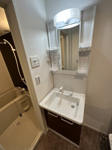 使いやすい独立洗面台です