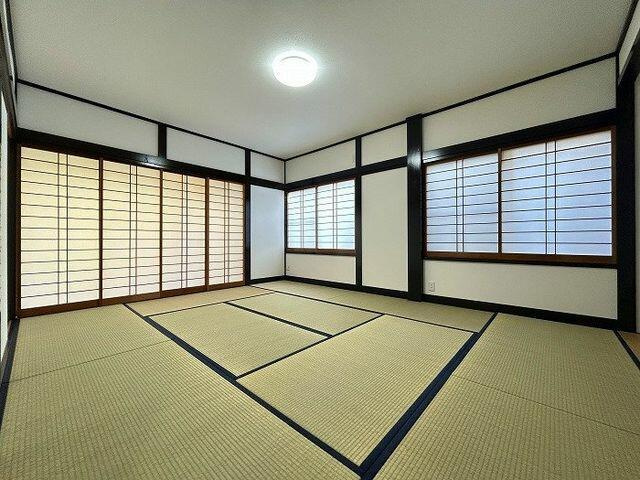 沼津市大岡の中古一戸建|「和室」１０帖の広々とした和室