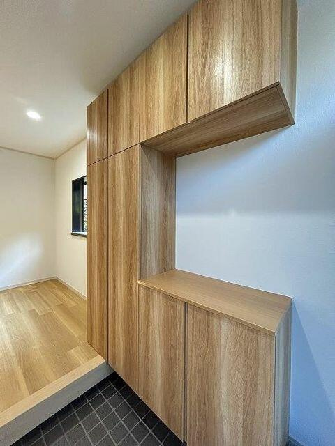 沼津市大岡の中古一戸建|「玄関」シューズＢＯＸを新品…