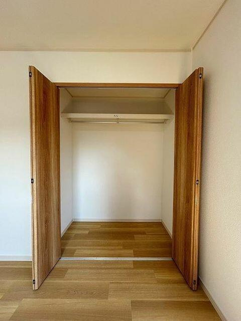 沼津市大岡の中古一戸建|「収納」枕棚とハンガーパイプ…