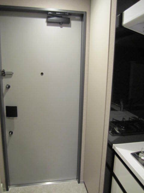クレセント虎ノ門新橋の玄関