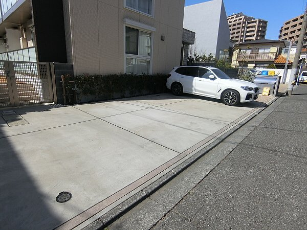 【駐車場】