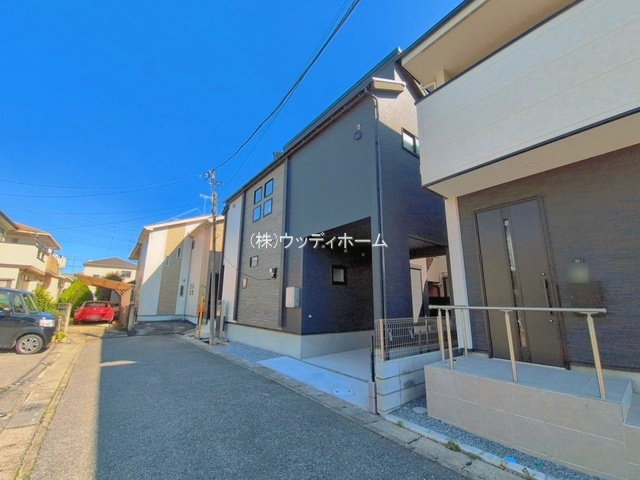 春日部市中央8丁目4期　新築一戸建ての前面道路含む現地写真