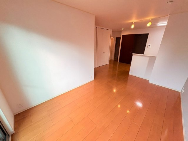 芦屋市宮川町のアパートの居間・リビング