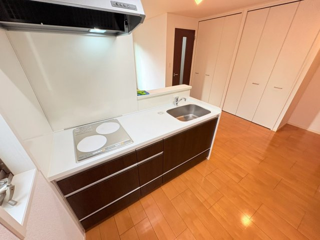 芦屋市宮川町のアパートの居間・リビング
