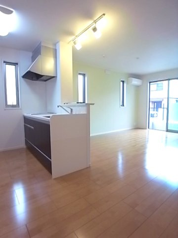 芦屋市宮川町のアパートの居間・リビング