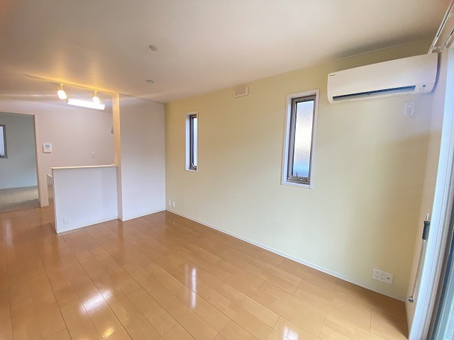 芦屋市宮川町のアパートの居間・リビング