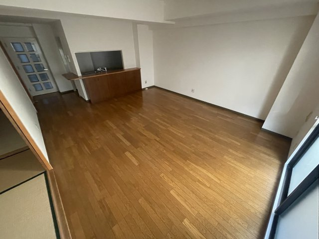 西宮市里中町２丁目の賃貸マンションの居間・リビング
