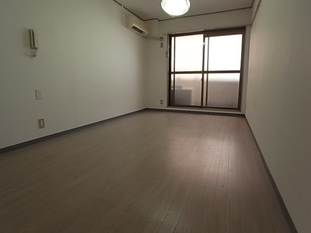 芦屋市南宮町の賃貸マンションの居間・リビング