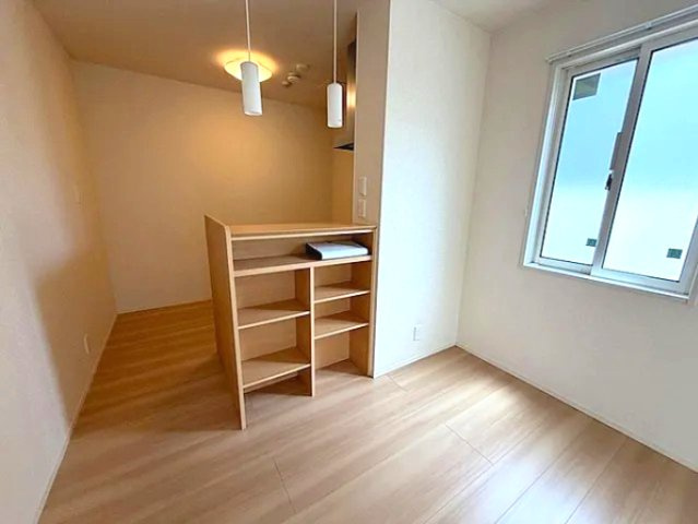 神戸市東灘区森北町１丁目のアパートの居間・リビング