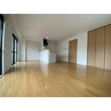 芦屋市津知町の賃貸マンションの居間・リビング