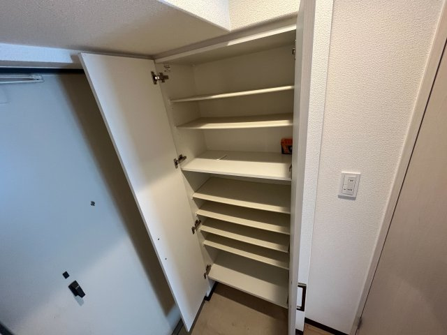西宮市今津山中町の賃貸マンションの収納