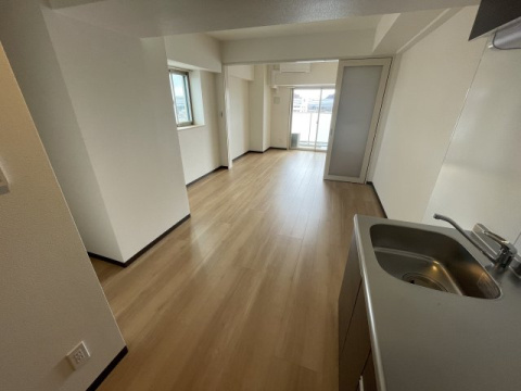 西宮市今津山中町の賃貸マンションの居間・リビング