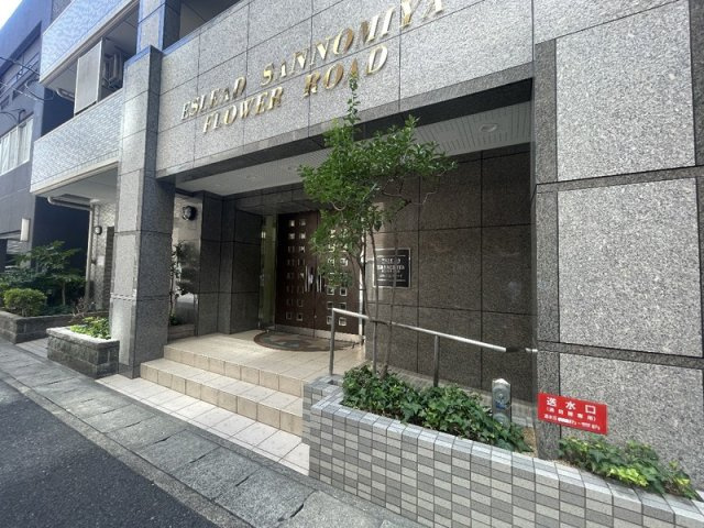 エスリード三宮フラワーロードのエントランス